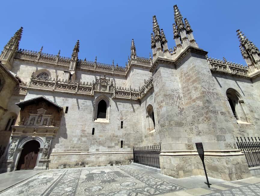 Granada: City center and Albaicin Private Tour - Where flamenco fits: origins in Granada, not just a show