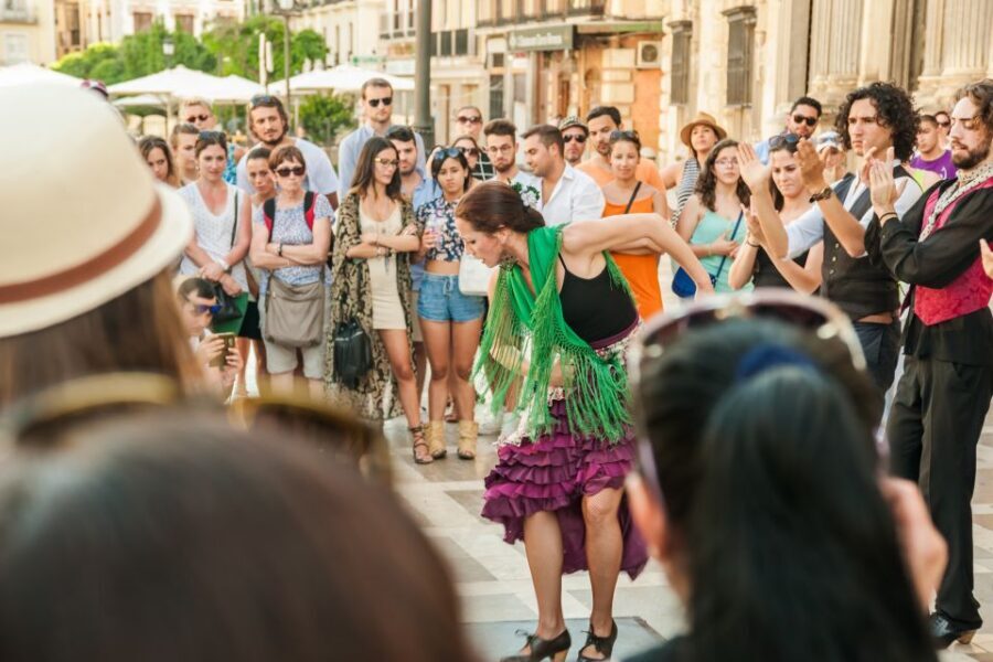 Granada City Train 1 or 2-Day Hop-On Hop-Off Ticket - Schedule Traps: Alhambra Hours and the 2:00–2:30 p.m. Gap
