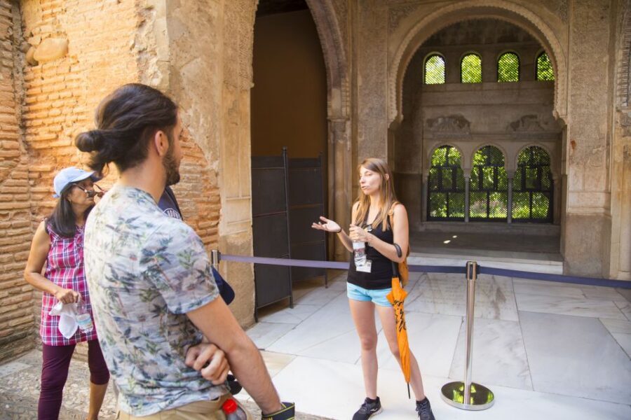 Granada: Combo Alhambra, Albaicín, and Sacromonte Tour - Entering the Alhambra like a pro (and why skip-the-line is real value)