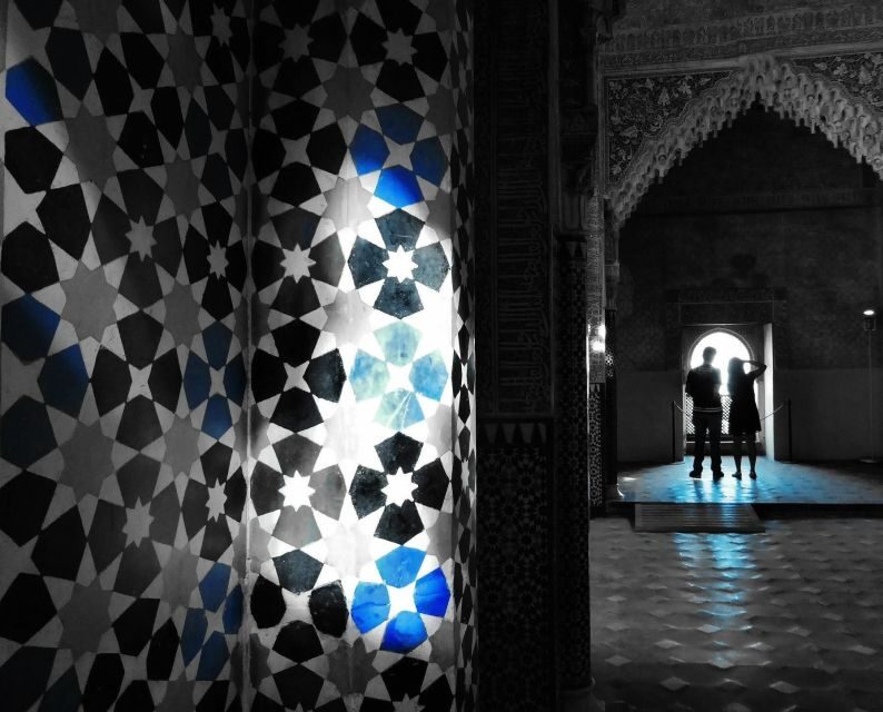 Granada: Fast-Track Alhambra & Nasrid Palaces Guided Tour - Meeting Point and Hotel Pickup: How the Start Usually Feels