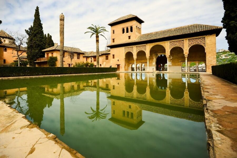 Granada: Full Alhambra Premium Guided Tour with Tickets - El Partal and the Generalife Route: A Calmer Pace in the Gardens