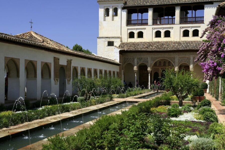 Granada Full Day: Alhambra General, Albayzin and Sacromonte - Albaicín on Foot: Cobblestones, Views, and Old Granada Feel