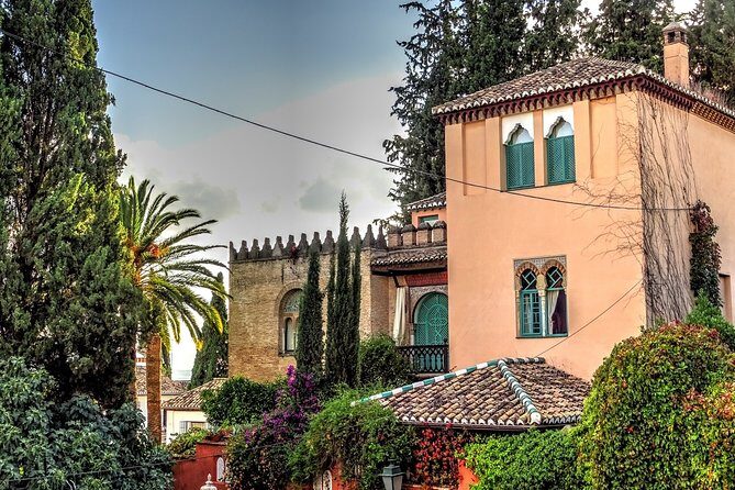 Granada full day: La alhambra completa + el Albaicin y Sacromonte - A fast break for lunch in central Granada