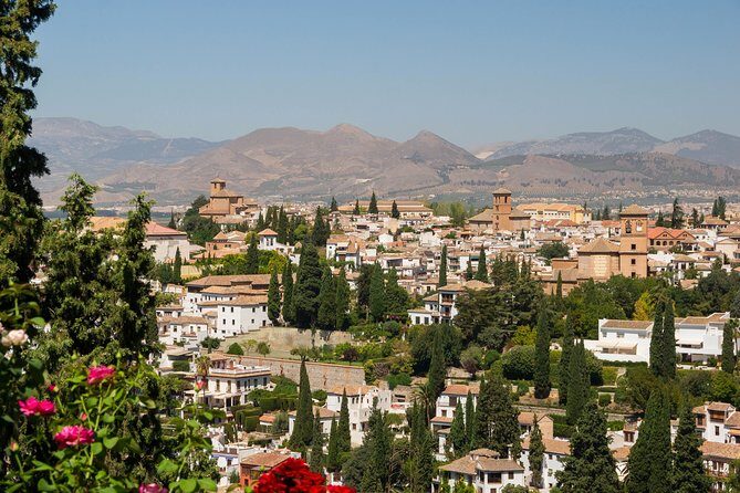 Granada full day: La alhambra completa + el Albaicin y Sacromonte - Generalife gardens: where the Alhambra’s tone becomes obvious