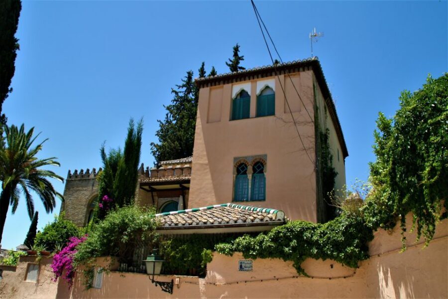 Granada: Gardens of Carmenes Guided Tour - Carmen de la Victoria: Nasrid Courtyard Energy and Water Features