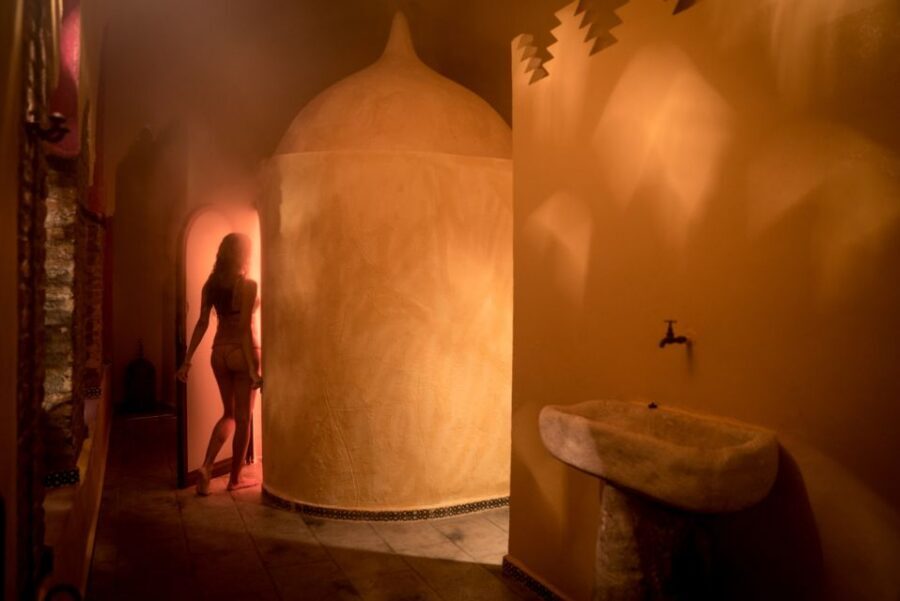 Granada: Hammam Experience with Massage at Baños de Elvira - Tea, Juice, Fruit, and Chocolates: The Included Touches That Make It Feel Complete