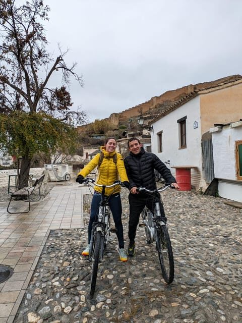 Granada Highlights by E-Bike: Albaicín & Sacromonte - Starting at C. Agustina de Aragón: how the meeting point sets the tone