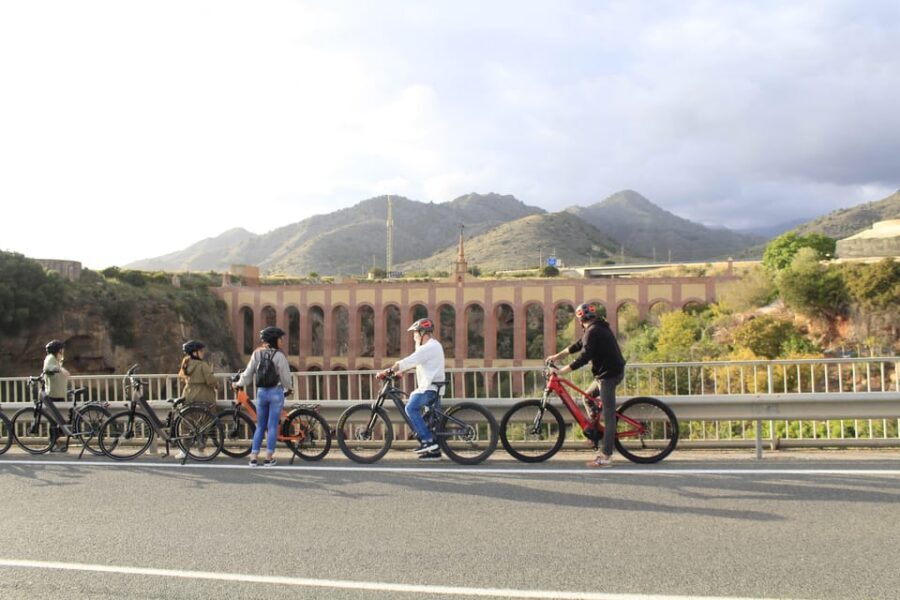 Granada Highlights by E-Bike: Albaicín & Sacromonte - Guides that actually guide: what the best versions of this tour tend to deliver