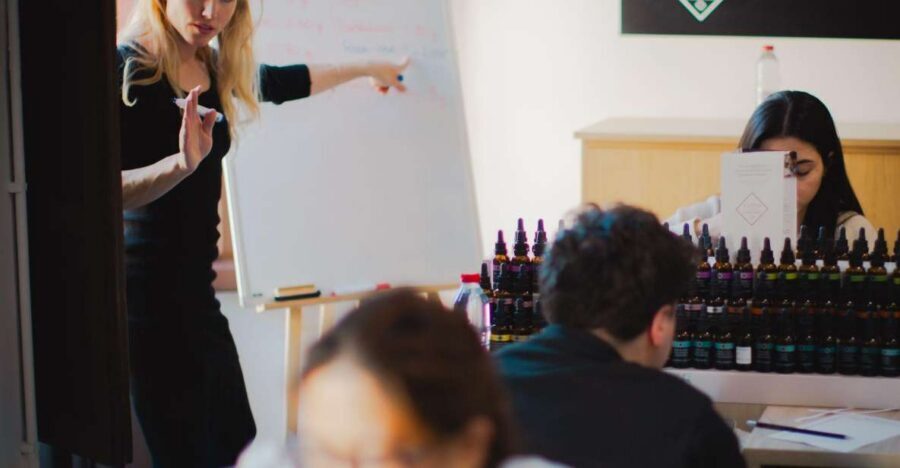 Granada: Perfume Workshop - The heart of the class: choosing Cologne, Fougère, or Chypré