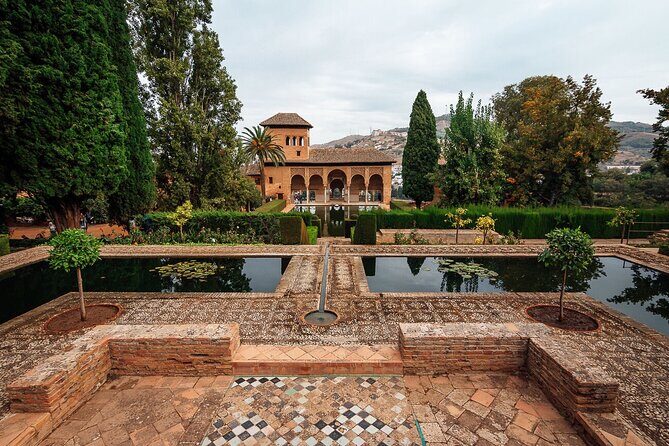 Granada Private Alhambra Tour includes Nazaries Palaces - Why a Private Alhambra Tour Beats DIY in Granada