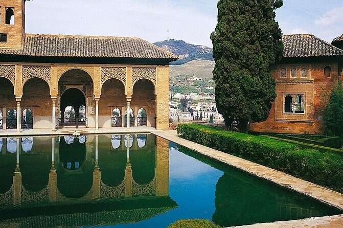Granada Private Alhambra Tour includes Nazaries Palaces - Generalife: Summer Palace Gardens and That Cooler Feel