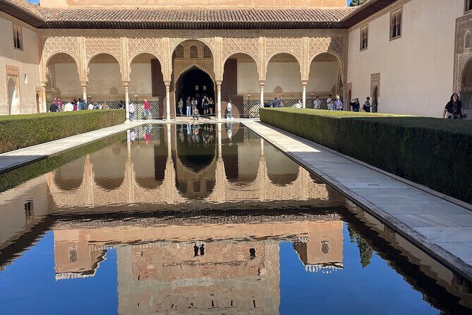Granada : Private Alhambra Tour + Nazaries Palaces (VIP) - Alcazaba: the fortress walk you shouldn’t skip
