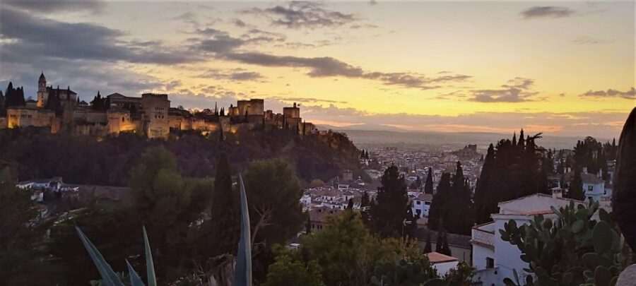 Granada: Private Tour of Albaicín, Sacromonte and Viewpoints - Price and value: is $347 per group up to 1 a good deal?