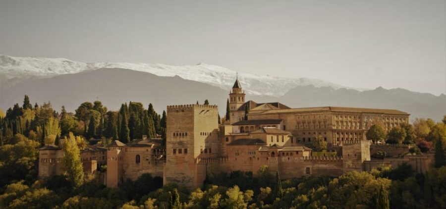 Granada: Private Tour of Albaicín, Sacromonte and Viewpoints - Starting in Plaza Nueva: where your Granada story begins