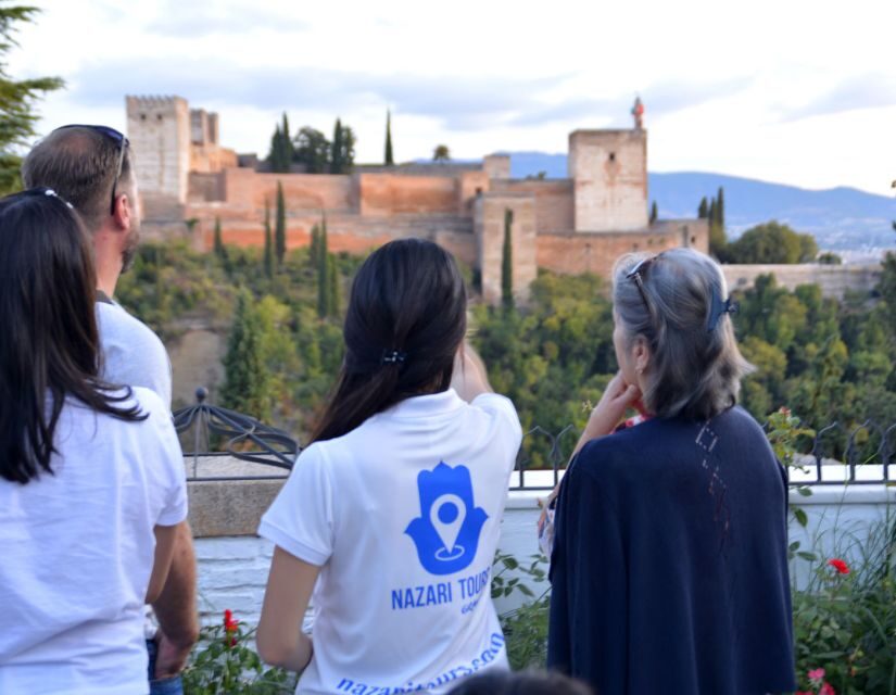 Granada: Private Tour of Albaicín, Sacromonte and Viewpoints - Viewpoint time: seeing the Alhambra from several angles