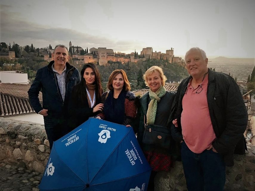 Granada: Private Tour of Albaicín, Sacromonte and Viewpoints - The San Nicolás viewpoint: the iconic payoff