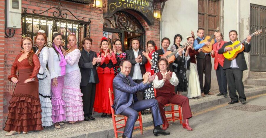 Granada: Sacromonte Caves Flamenco Show with Dinner - The One-Hour Flow: How the Evening Really Moves
