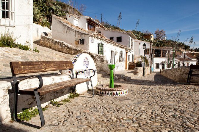 Granada: Sacromonte Private Tour - Getting there: start at Plaza Nueva, end up in Sacromonte