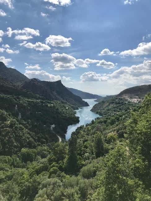 Granada: Sierra Nevada Safari Tour to 2500 m with a Drink - Wildlife, Plants, and the Guide’s Storytelling Style