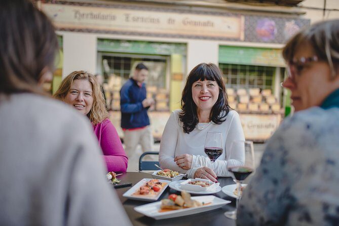 Granada Tapas and wine tour! - Key things you’ll notice right away