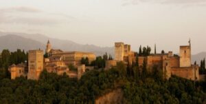 Granada: Tapas Tasting Guided Tour - Stop One: Tapas Origins and the First Taste in Context
