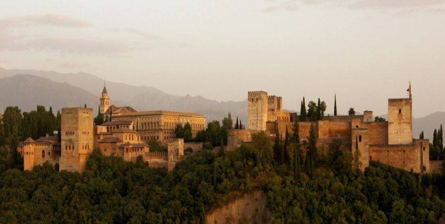 Granada: Tapas Tasting Guided Tour - Stop One: Tapas Origins and the First Taste in Context