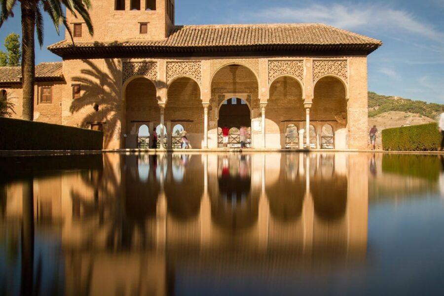 Granada: Tour of Alhambra, Generalife, and Nasrid Palaces - Palace of Charles V: a short contrast that helps you see the bigger picture
