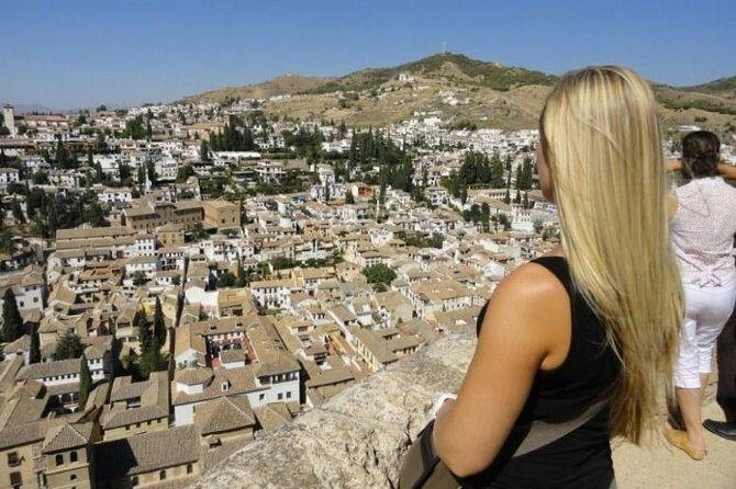Granada Walking Tour: Albaicin and Sacromonte Quarters - Albaicín and Sacromonte at dusk: why this timing works