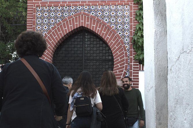 Granada's Hidden Treasures: Albayzin and Sacromonte Walking Tour - Stop 2: Mirador de San Nicolás and the Alhambra angle everyone talks about