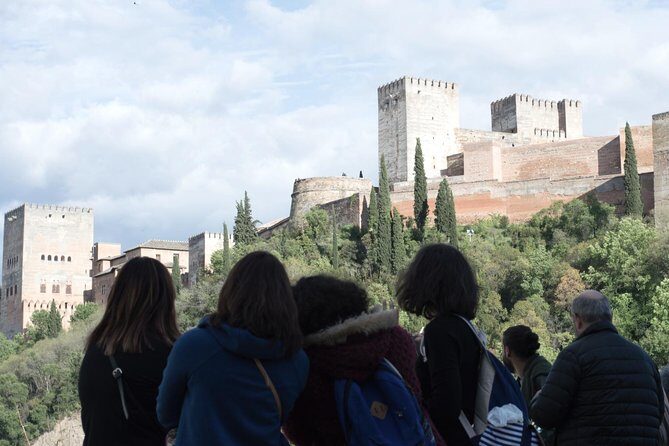 Granada's Hidden Treasures: Albayzin and Sacromonte Walking Tour - Sacromonte caves and flamenco culture in the streets