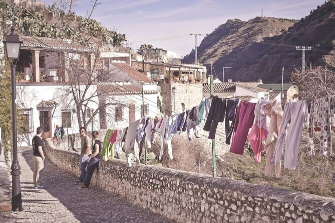 Granada's Hidden Treasures: Albayzin and Sacromonte Walking Tour - Paseo de los Tristes: photo finish plus tapas-friendly energy