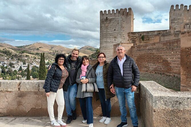 Guided tour of La Alhambra with tickets included - 3 hours in Granada: meeting point and realistic pacing