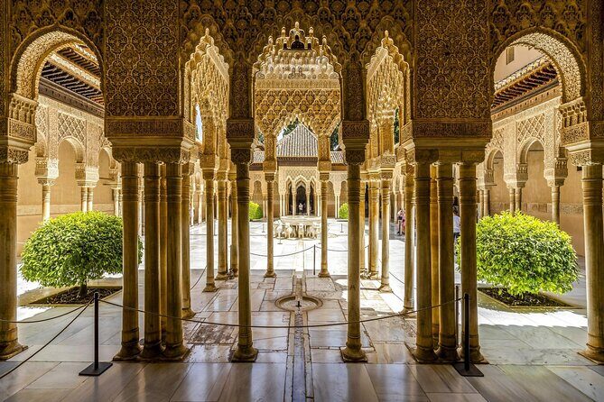 Guided tour of La Alhambra with tickets included - From Nasrid Palaces to Generalife: what you’ll see inside the complex