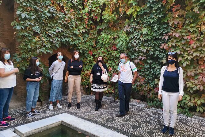 Guided tour The Nasrid Life - Guides Who Make Nasrid Life Feel Real (César, Alejandro, Alex, Lorena)