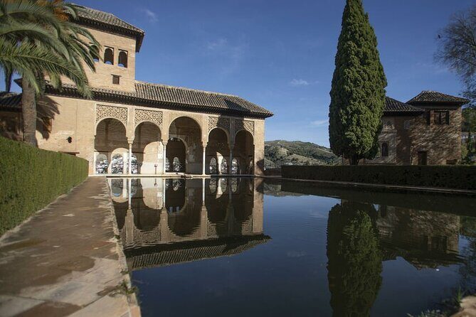 Guided Walking Tour of the Alhambra in Granada - Stop 2: Nasrid Palaces—Mexuar, Comares, and the Patio de los Leones