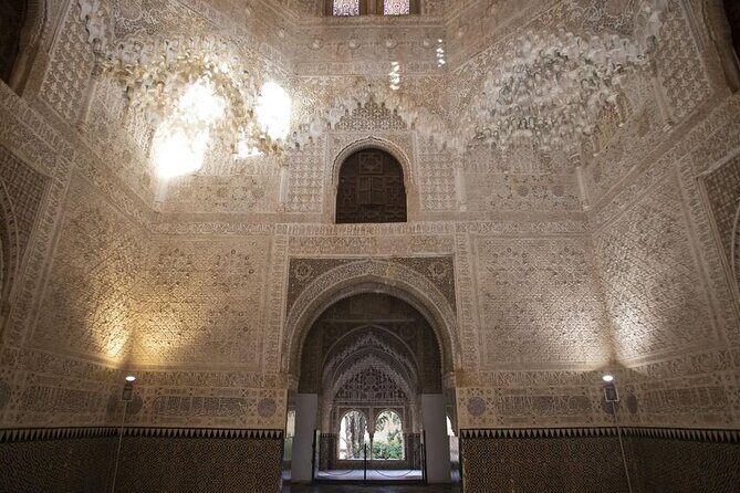 Guided Walking Tour of the Alhambra in Granada - Stop 4: Alcazaba—oldest section with a military past