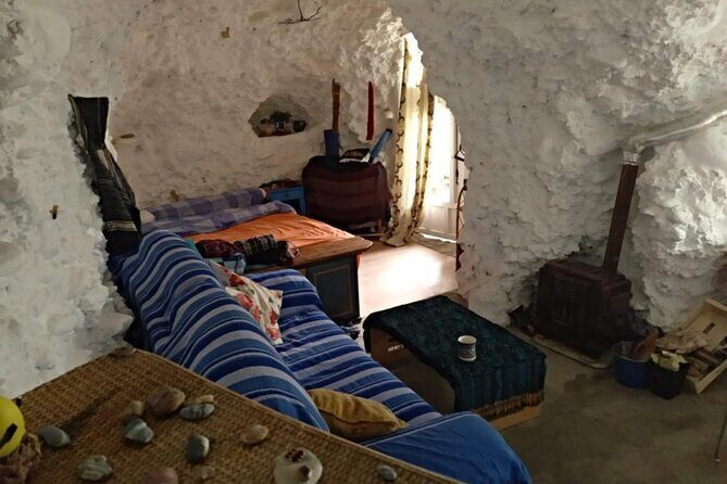 Gypsy life: Sacromonte and the caves private tour - Starting from Plaza Nueva: a simple place to begin