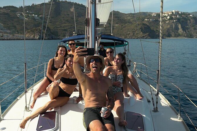 La Herradura: Sailboat with a view of dolphins-Shared - Anchored Swim Breaks: Snorkeling Gear and Paddleboard Time