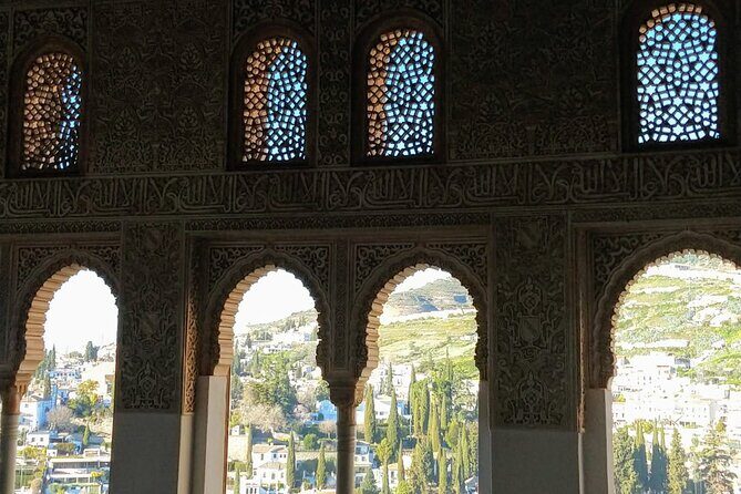 Legends of the Alhambra Tour with Tickets Included - Generalife Gardens: Sultan Summer Palace and Water Views
