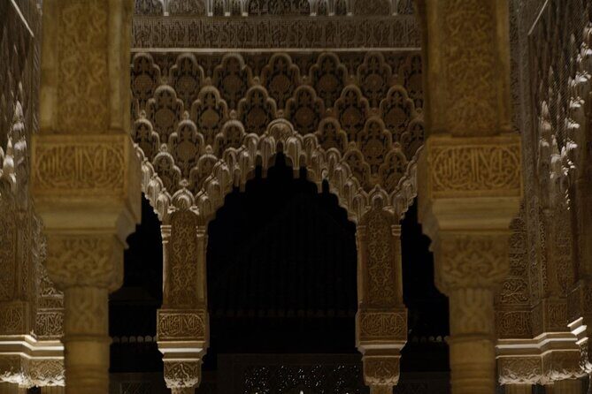 Night Tour of Alhambra and the Nasrid Palaces - The guide factor: clear, friendly storytelling (and why it matters)