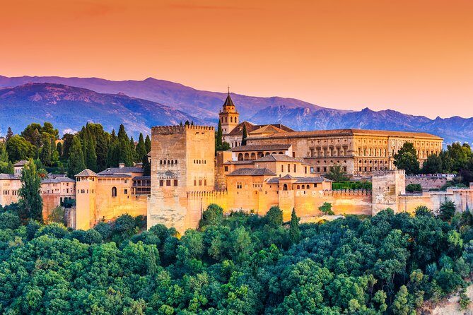 Private 3-hour Alhambra tour with tickets - Meeting in Centro: where to start and where you end