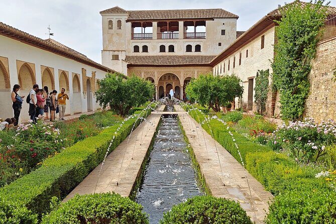 Private excursion to the Alhambra and Generalife - From the Workers’ Medina to Charles V’s Renaissance Palace