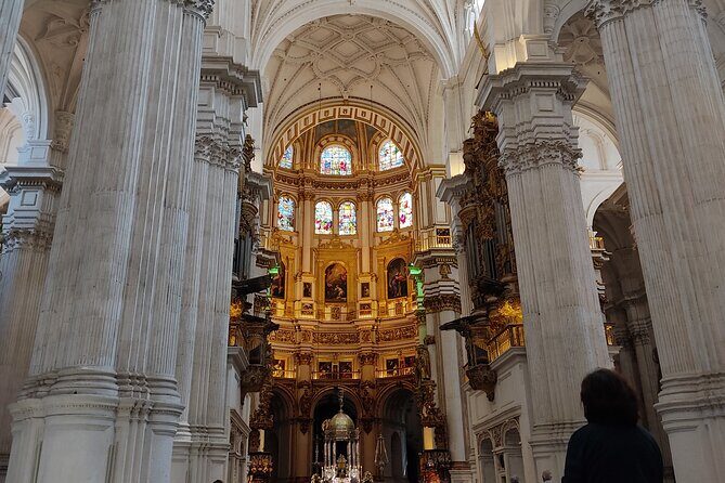 Private Tour: Historic Center of Granada - Plaza de las Pasiegas: your easy starting line in the city center