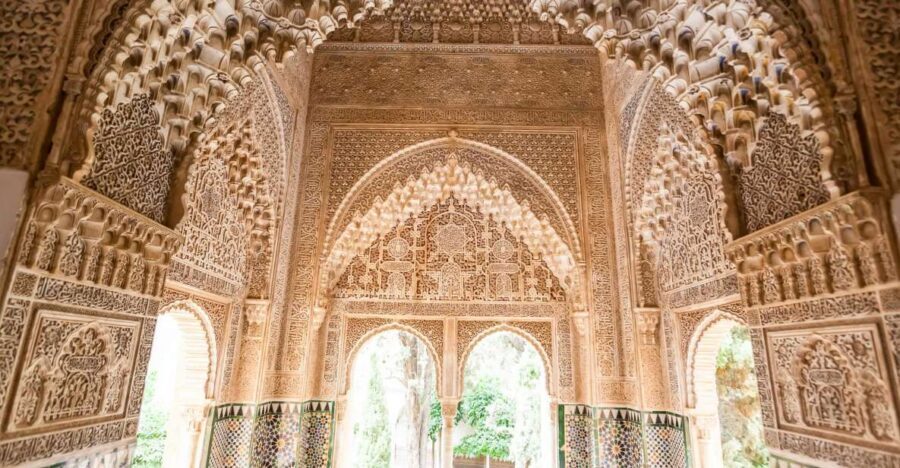 Private tour in all complete complex of Alhambra with ticket - Price and value: is $412 per person fair for an Alhambra private tour?