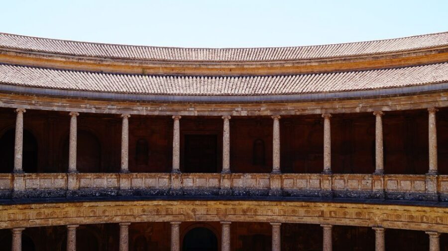 Private tour in all complete complex of Alhambra with ticket - Alcazaba: the fortress walls that explain the site’s mindset