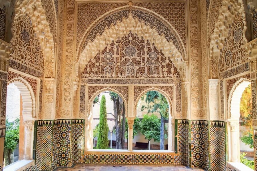 Private tour in all complete complex of Alhambra with ticket - Carlos V Palace: the Renaissance detour inside Moorish walls