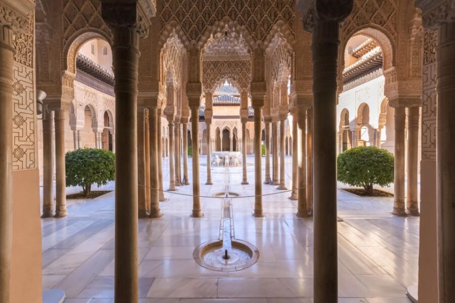 Private tour in all complete complex of Alhambra with ticket - Choosing your tour order and getting the pacing right