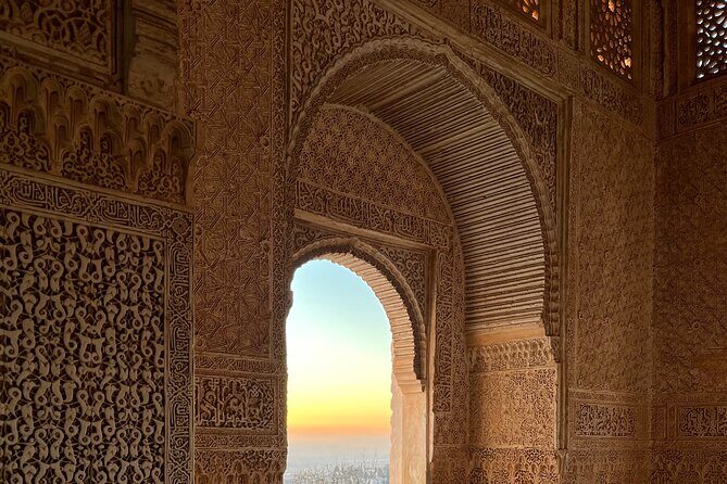 Private Tour in the Alhambra : buy your tickets and book your tour - Stop 2: Palace of Charles V—why the 16th-century layer matters