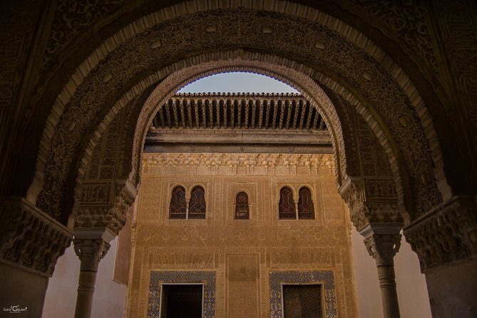 Private Tour to The Alhambra with Nasrid Palaces in Granada - Meeting at the Patronato: quick start, less guesswork