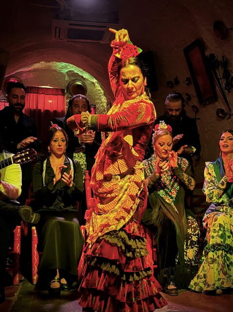 Sacromonte: Flamenco Show at Cuevas Los Tarantos Tickets - Drinks and food: what the included drink covers, and what costs extra